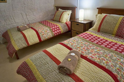 Underground Bed And Breakfast - Hotel Gold Coast 7