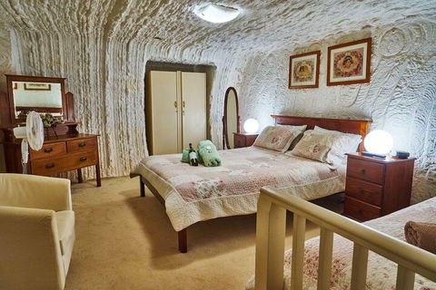 Underground Bed And Breakfast - Hotel Gold Coast 2