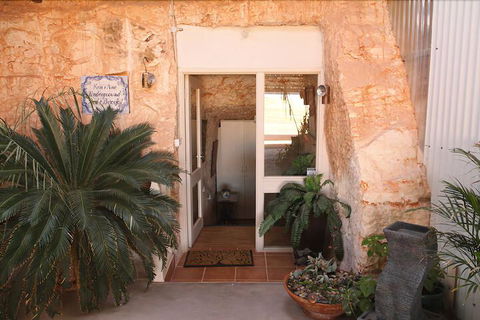 Underground Bed And Breakfast - Hotel Gold Coast 1
