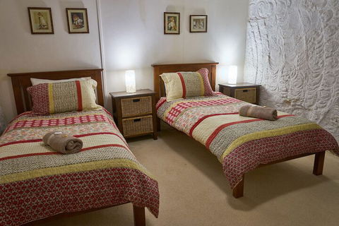 Underground Bed And Breakfast - Hotel Gold Coast 4