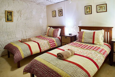 Underground Bed And Breakfast - Hotel Gold Coast 6