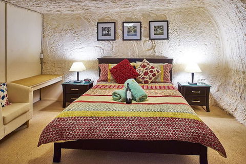 Underground Bed And Breakfast - Hotel Gold Coast 3