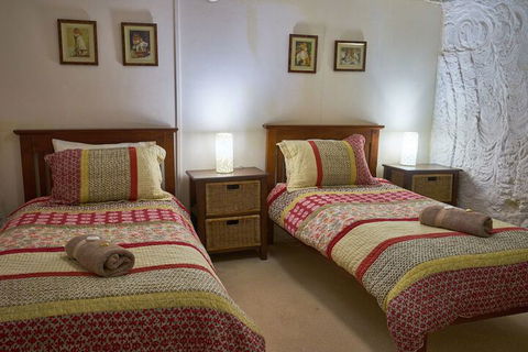 Underground Bed And Breakfast - Hotel Gold Coast 5