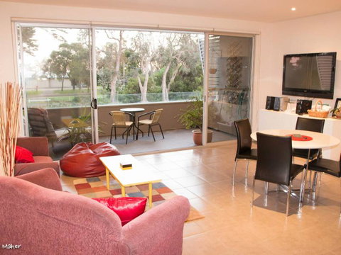 Westend Apartment At The Beach - Hotel Gold Coast 6