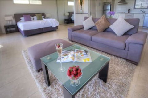 Azjure Studio Retreat - Hotel Gold Coast 4