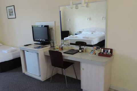 Comfort Inn The Lakes - Hotel Gold Coast 4