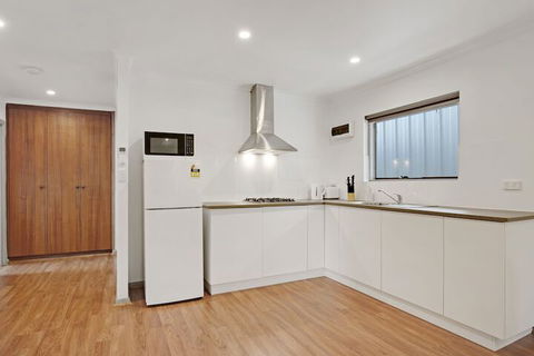 Adelaide Holiday Homes - Hotel Gold Coast 7