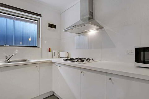 Adelaide Holiday Homes - Hotel Gold Coast 6