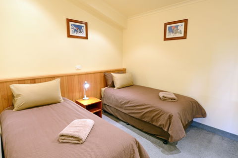 Falls Creek Country Club - Hotel Gold Coast 1