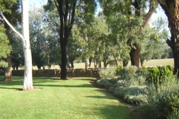 Jugiong NSW Hotel Gold Coast