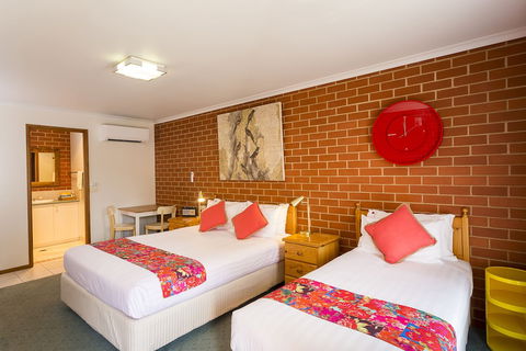 Yackandandah Motor Inn - Hotel Gold Coast 2