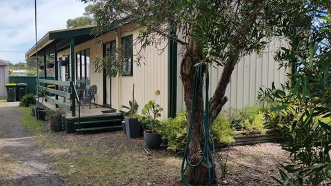 Kangaroo Island Accommodation - Hotel Gold Coast 2