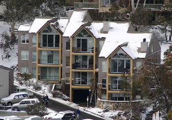 Snowman 1 - Hotel Gold Coast 0