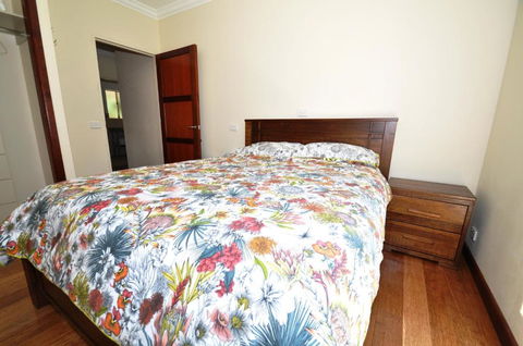 11 Barkala St. Dalmeny - Hotel Gold Coast 1