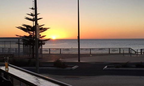 NINE 50 Restaurant & Bar - Hotel Gold Coast 4
