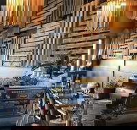 The Crossing Cafe - Hotel Gold Coast