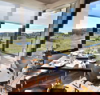 McVitty Grove Restaurant - Hotel Gold Coast