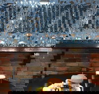 The Red Room - The Edward River Hotel - Hotel Gold Coast