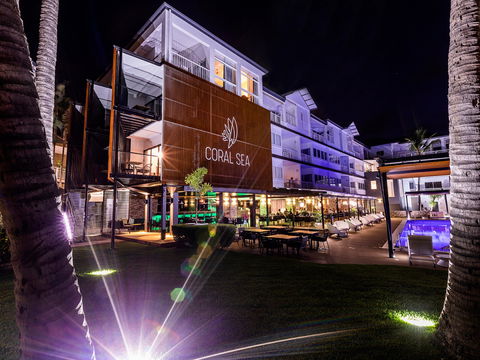 The Rocks - Restaurant, Bar, Pool Club - Hotel Gold Coast 0