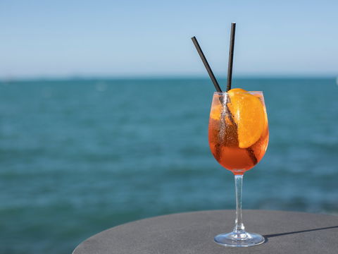 The Rocks - Restaurant, Bar, Pool Club - Hotel Gold Coast 2