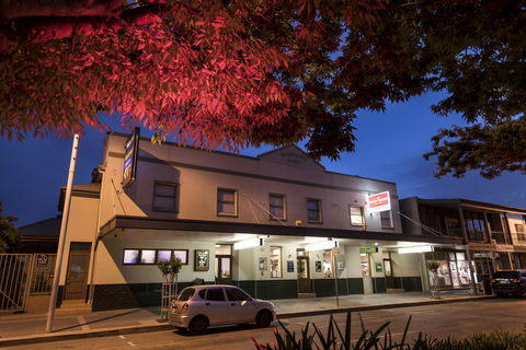 Walsh's Hotel - Hotel Gold Coast 2