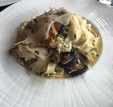 Clearwater Cafe - Hotel Gold Coast 15
