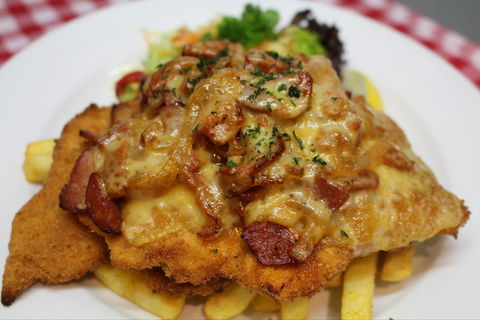 Austrian Schnitzelhaus Erina - Hotel Gold Coast 0
