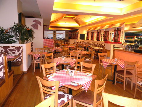Austrian Schnitzelhaus Erina - Hotel Gold Coast 2