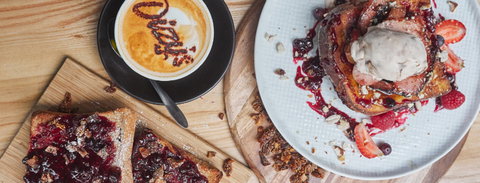 Dizy's - Hotel Gold Coast 1