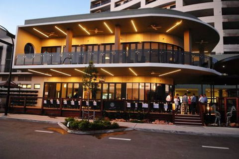 Q Bar & Brasserie On The Avenue - Hotel Gold Coast 1