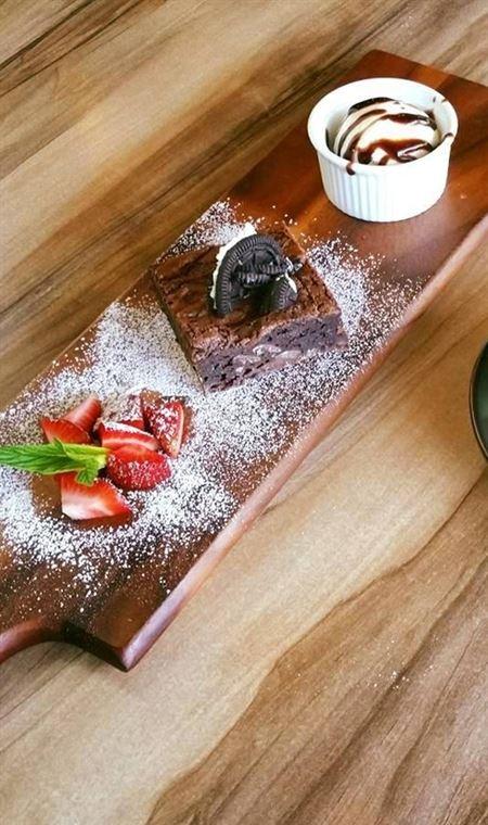 Cafe Boardroom - Hotel Gold Coast 4