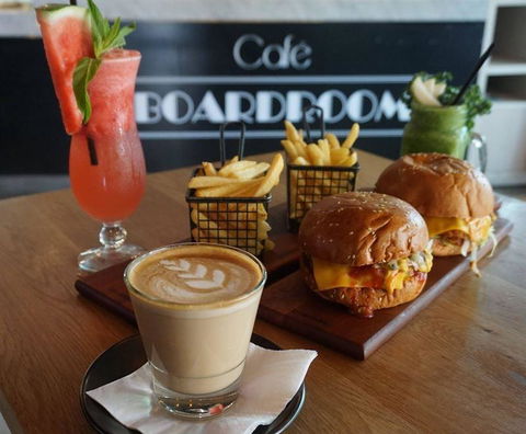 Cafe Boardroom - Hotel Gold Coast 6