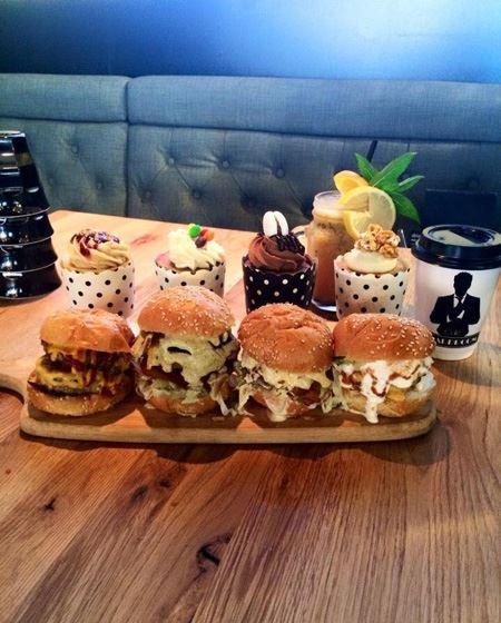 Cafe Boardroom - Hotel Gold Coast 8