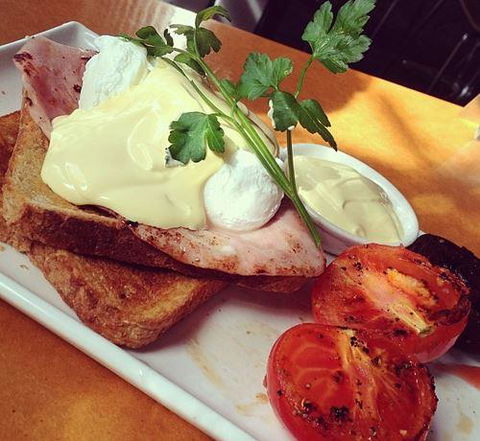 Agatha's Licensed Cafe - Hotel Gold Coast 9