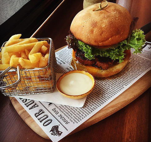 Agatha's Licensed Cafe - Hotel Gold Coast 5