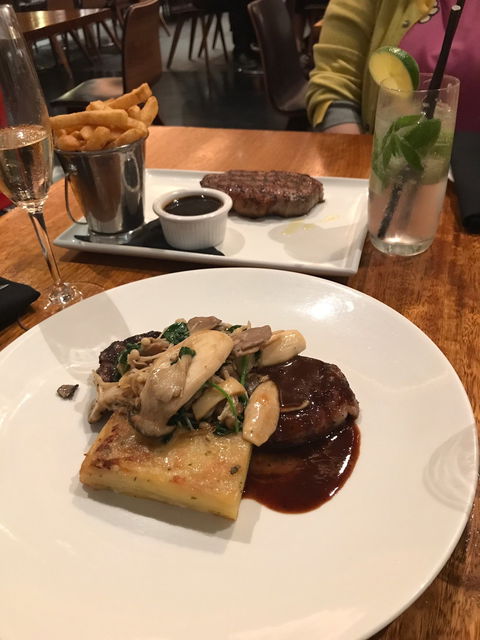 Adelphi Grill - Hotel Gold Coast 6