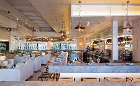 Jensens Restaurant - Hotel Gold Coast 6