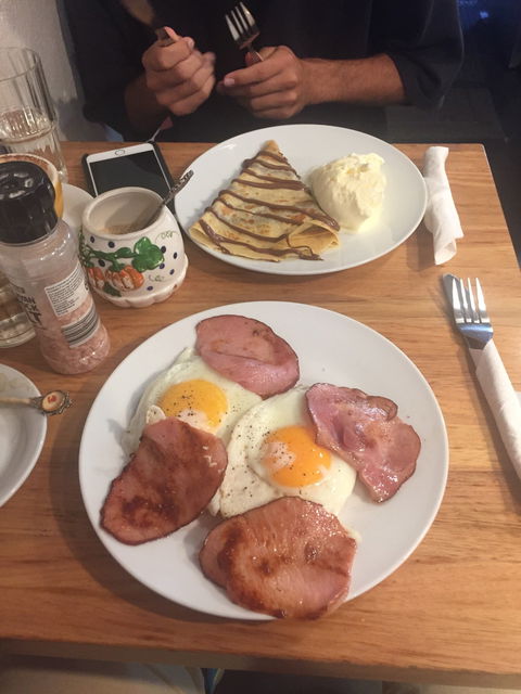 Aix Cafe Creperie Salon - Hotel Gold Coast 1