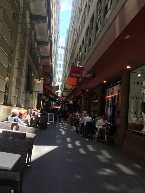 Aix Cafe Creperie Salon - Hotel Gold Coast 6
