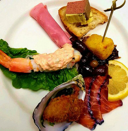 Crusoe's Restaurant - Hotel Gold Coast 0