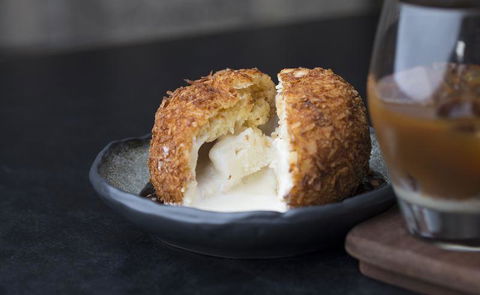 Apple Daily Bar & Eating House - Hotel Gold Coast 17