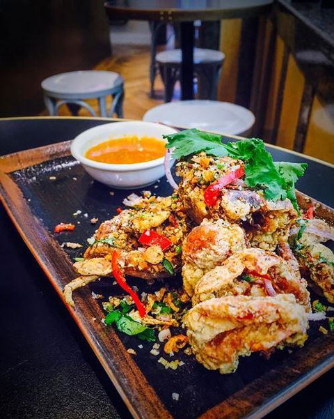 Apple Daily Bar & Eating House - Hotel Gold Coast 5