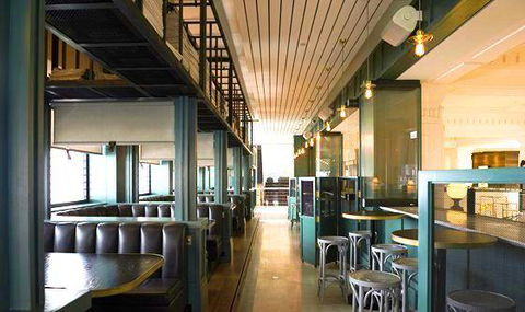 Apple Daily Bar & Eating House - Hotel Gold Coast 6