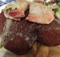 Larrikin Hotel Bistro. - Hotel Gold Coast