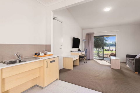 Quality Suites Point Cook Seasons 5 - Hotel Gold Coast 16