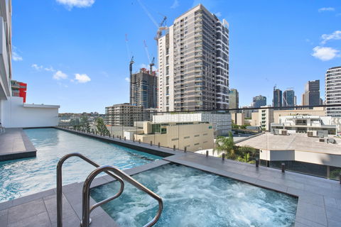 Arise Ivy And Eve - Hotel Gold Coast 1