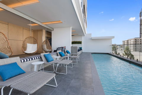 Arise Ivy And Eve - Hotel Gold Coast 3