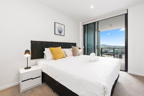 Arise Ivy And Eve - Hotel Gold Coast 4
