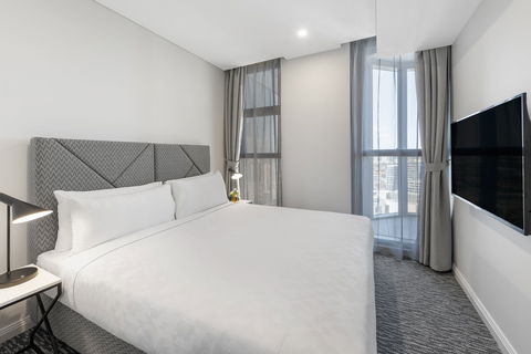 Meriton Suites George St - Hotel Gold Coast 8