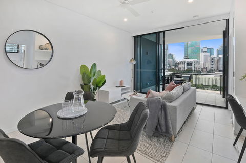 Arise On Hope Street - Hotel Gold Coast 7